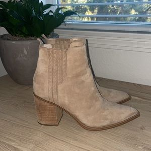 NUDE STEVE MADDEN BOOTIES 🤍